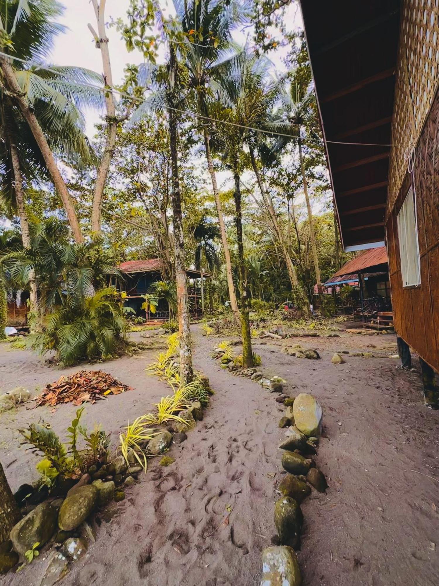 Playa Del Fuego Camiguin Beach Hostel & Resort Mambajao Exterior foto